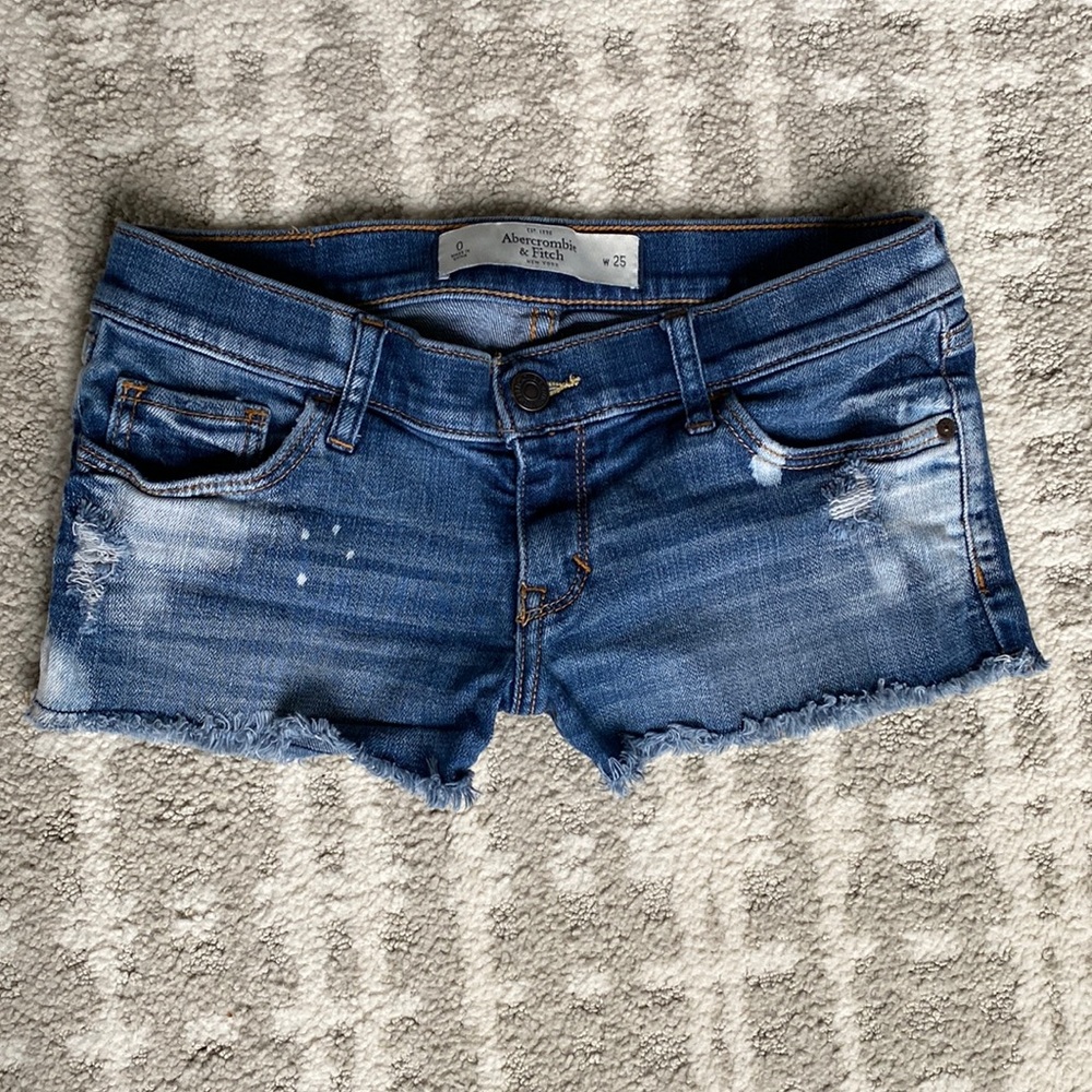 •Abercrombie & Fitch• Distressed Low-Rise Jean Shorts